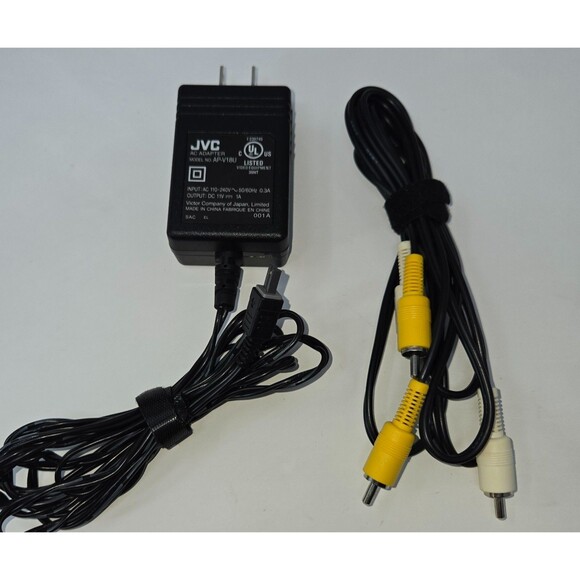 JVC Compact VHS Camcorder VHS-C GR-AXM17U w/ Tape Adapter Case Power & RCA Cords - Picture 12 of 16